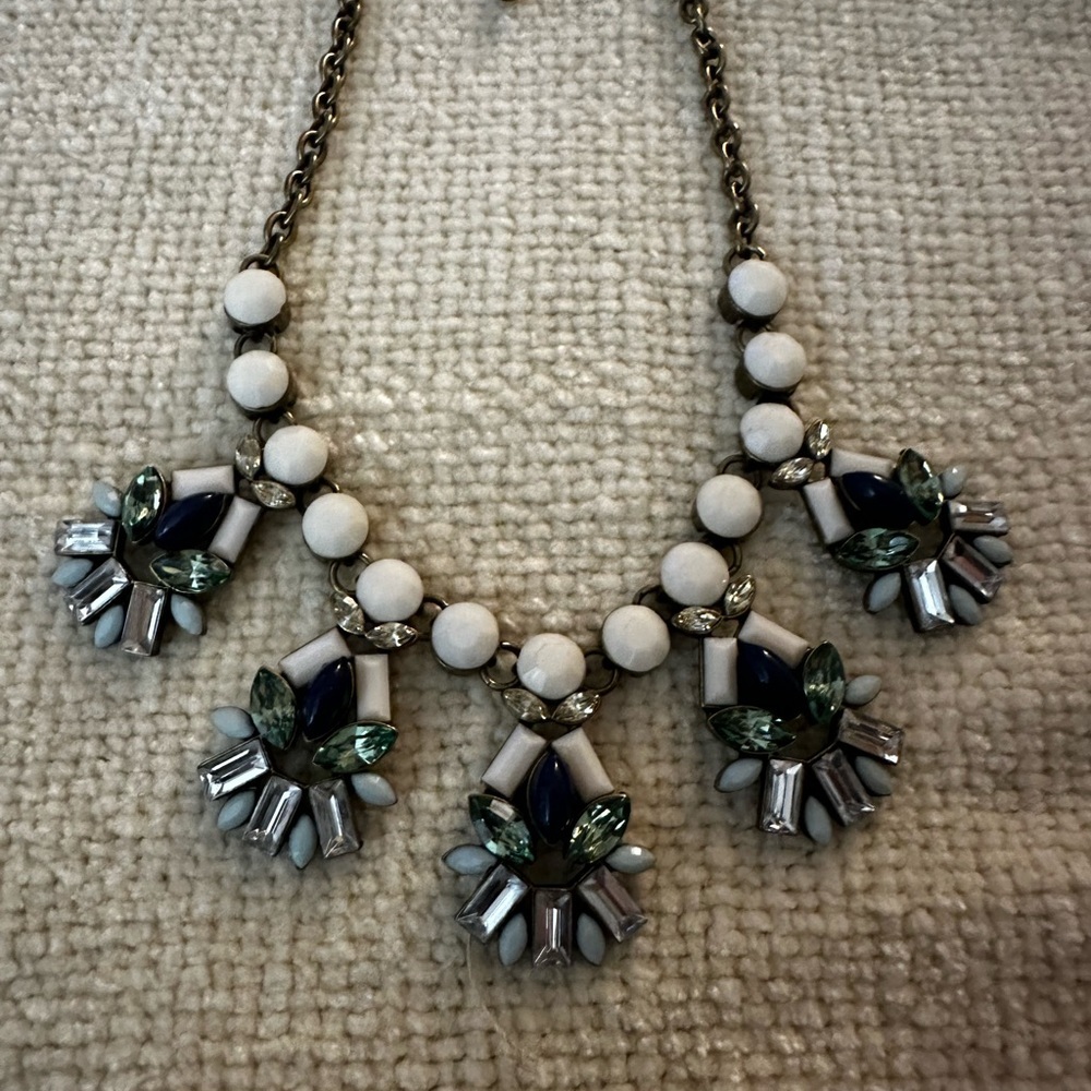 Anthropologie White Bead Forest Blue Mint Green Teardrop Snowflake Necklace